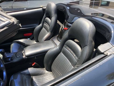 Used 1999 Chevrolet Corvette Convertible RWD image 10