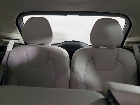 Certified 2023 Volvo XC90 B5 Core w/ Protection Package Premier AWD/4WD image 17