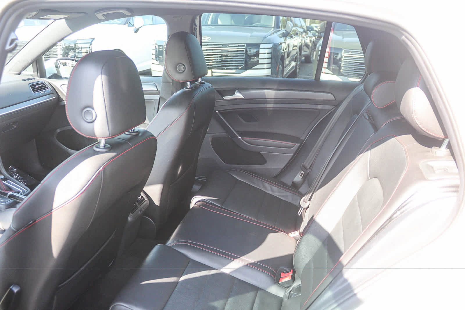 Used 2019 Volkswagen GTI SE FWD image 23
