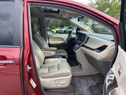 Used 2017 Toyota Sienna XLE w/ XLE Navigation Package image 44
