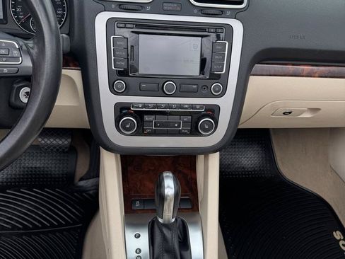 Used 2012 Volkswagen Eos Lux FWD image 26