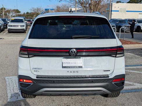 New 2026 Volkswagen Taos SEL image 5