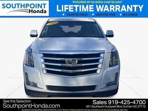 Used 2019 Cadillac Escalade Luxury image 2