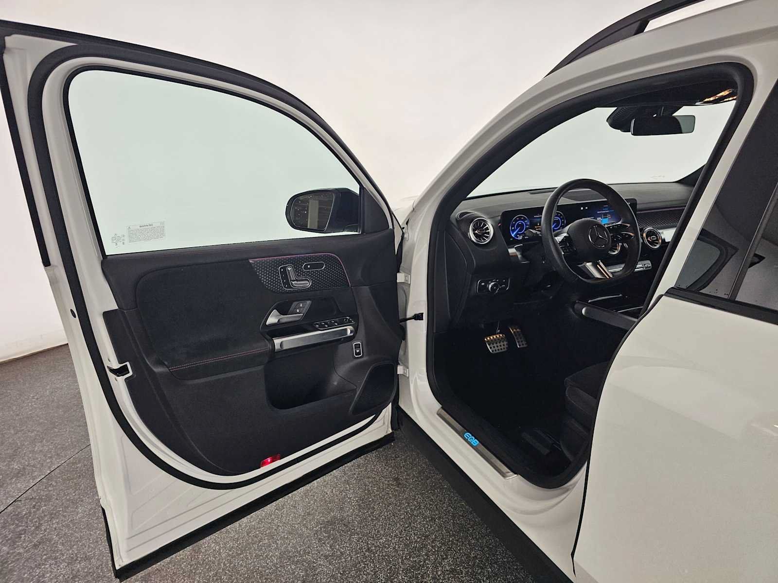 Used 2024 Mercedes-Benz EQB 300 4MATIC image 20