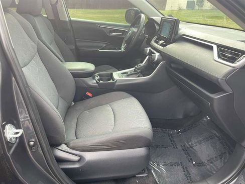 Used 2019 Toyota RAV4 XLE w/ Convenience Package image 12