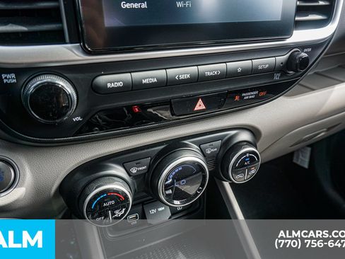 Used 2024 Hyundai Venue SEL FWD image 40