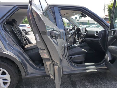 Used 2025 Hyundai Venue SE FWD image 10