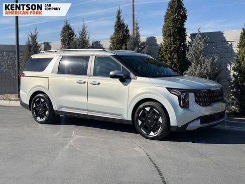 Used 2025 Kia Carnival EX image 12