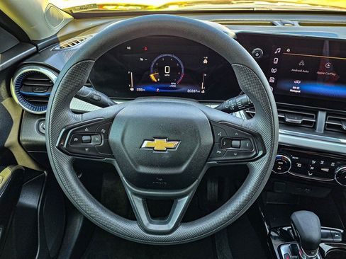 Certified 2025 Chevrolet Trax LT image 25