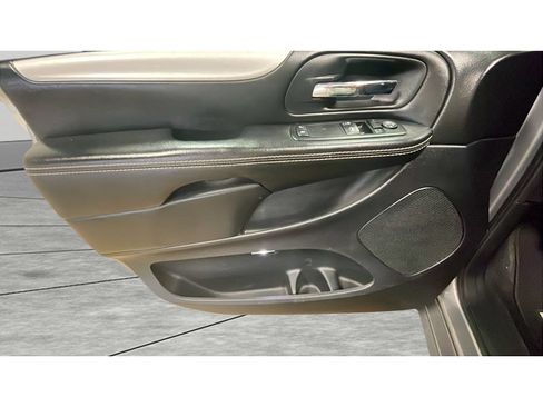 Used 2015 Dodge Grand Caravan SE w/ Quick Order Package 29E SE FWD image 11
