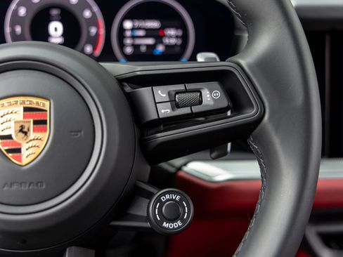 Certified 2025 Porsche Cayenne Coupe AWD/4WD image 33