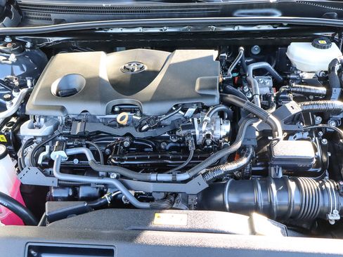 Used 2025 Toyota Camry SE image 18