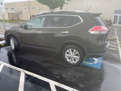 Used 2015 Nissan Rogue SV w/ SV Premium Package AWD/4WD image 3