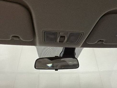 Used 2025 Hyundai Venue SEL FWD image 25