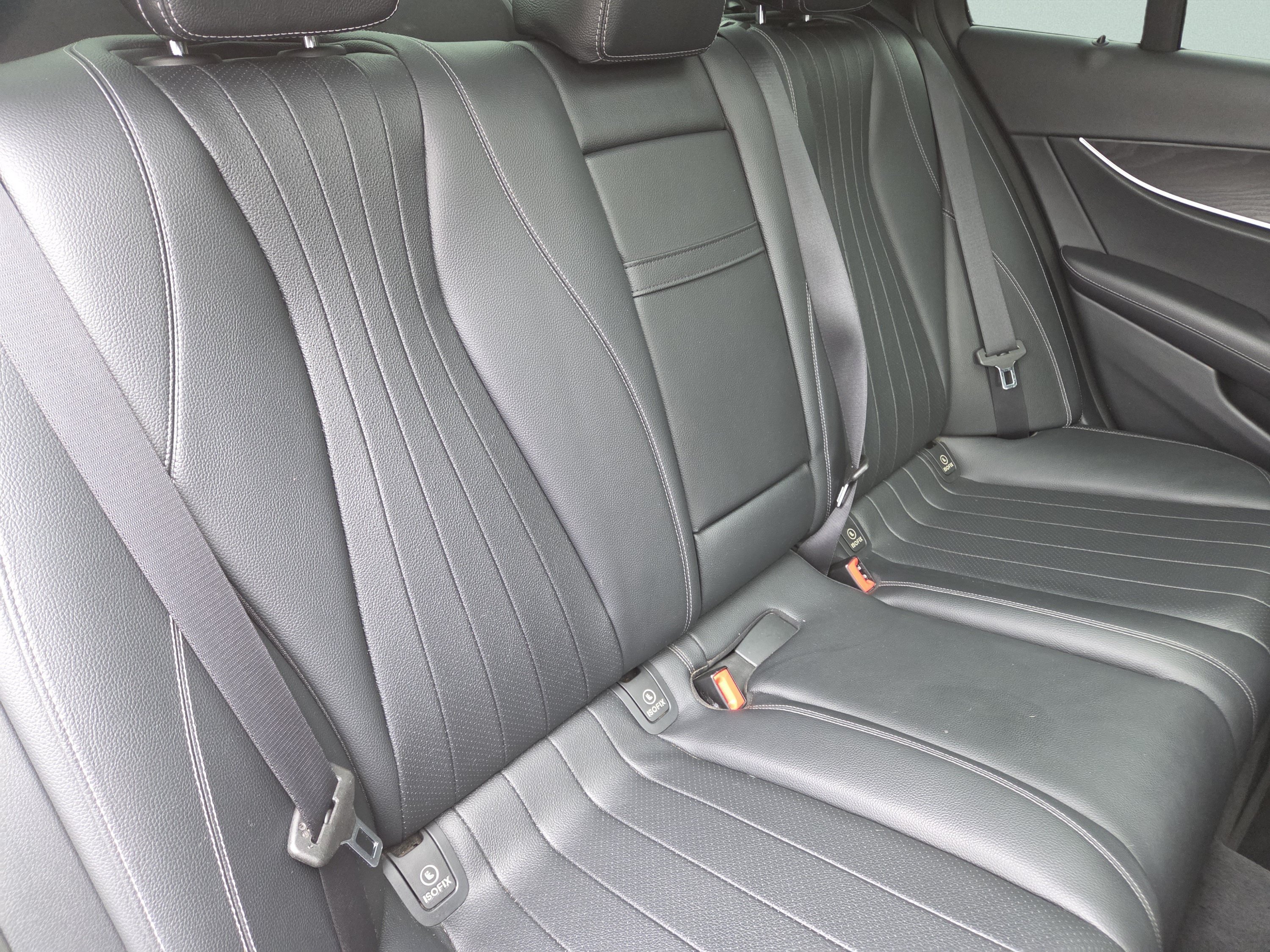 Used 2019 Mercedes-Benz E 300 4MATIC image 5