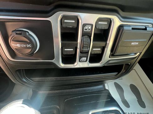 Used 2021 Jeep Wrangler Unlimited Sport image 24