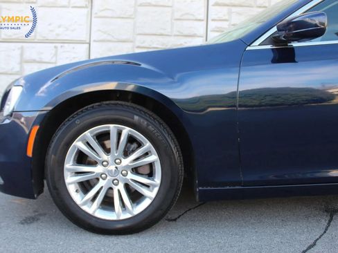 Used 2017 Chrysler 300 Limited image 10