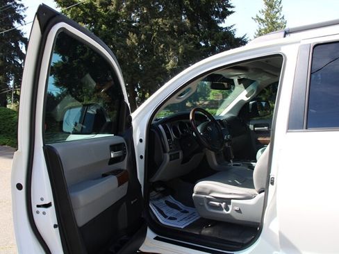 Used 2010 Toyota Sequoia Platinum AWD/4WD image 5