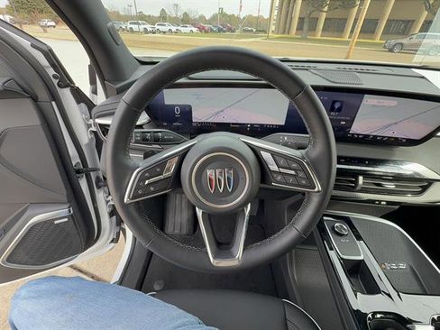 Used 2025 Buick Enclave Preferred image 10