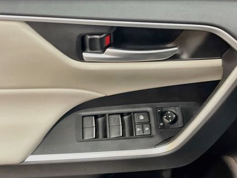 Used 2025 Toyota RAV4 XLE FWD image 18