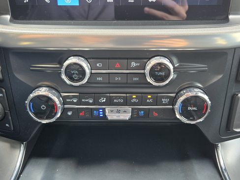 Used 2025 Ford F150 Lariat w/ Equipment Group 501A Mid image 14