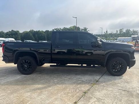 Used 2025 Chevrolet Silverado 2500 LTZ w/ LTZ Plus Package AWD/4WD image 6