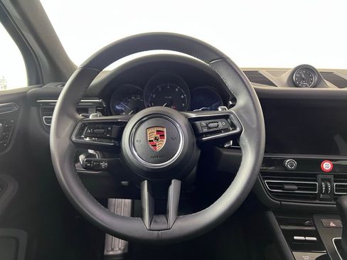 Certified 2025 Porsche Macan AWD/4WD image 20