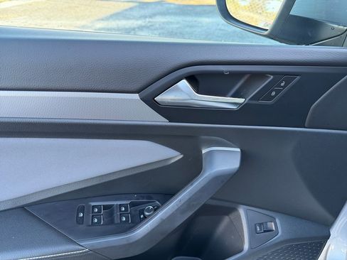 Used 2025 Volkswagen Jetta SE image 18