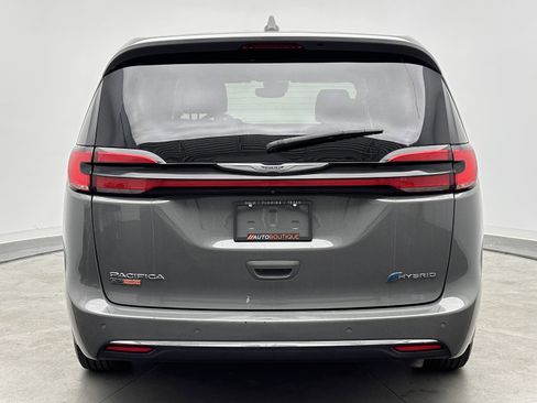 Used 2022 Chrysler Pacifica Touring-L w/ Uconnect Theater Family Group image 6