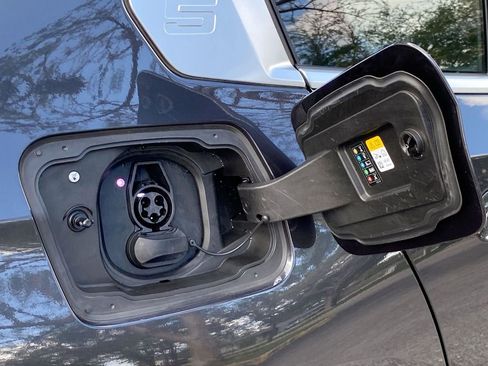 Used 2025 BMW i5 eDrive40i w/ Premium Package image 22