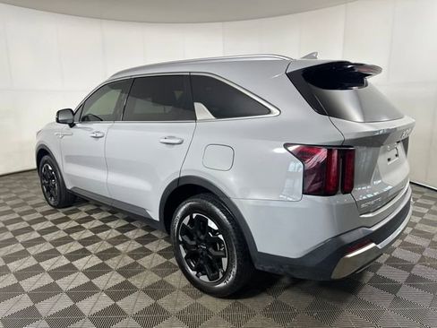 Used 2024 Kia Sorento S w/ Panoramic Sunroof Package image 5