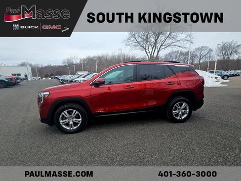 Used 2022 GMC Terrain SLE w/ Driver Convenience Package image 2