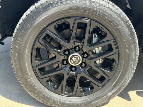 Used 2024 Toyota Tundra Limited image 9