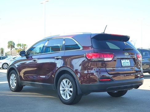 Used 2017 Kia Sorento LX image 4