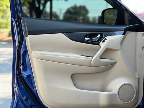 Used 2018 Nissan Rogue SV AWD/4WD image 10