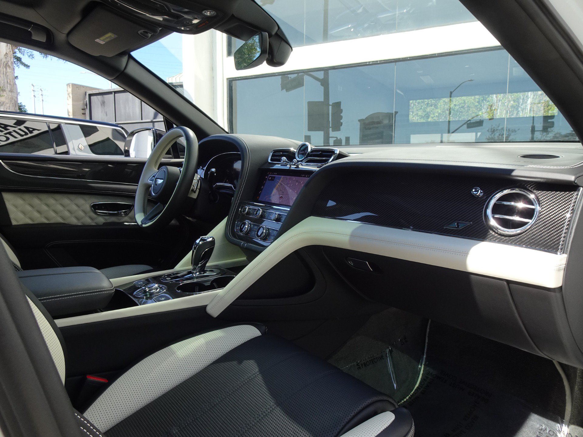 Used 2022 Bentley Bentayga AWD/4WD image 21