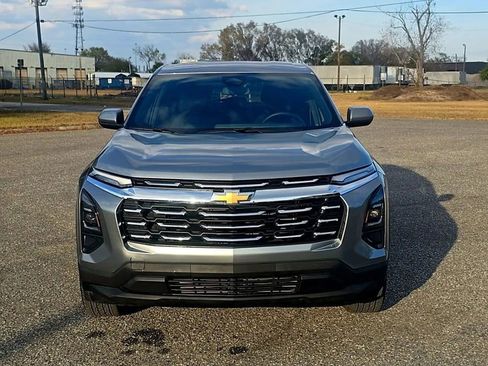 Used 2025 Chevrolet Equinox LT image 2