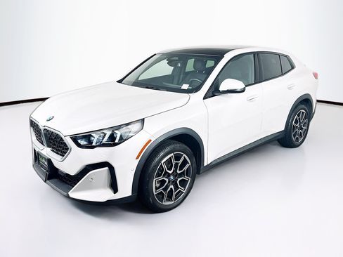Used 2025 BMW X2 xDrive28i w/ Convenience Package AWD/4WD image 3