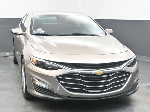 Used 2025 Chevrolet Malibu LT FWD image 3