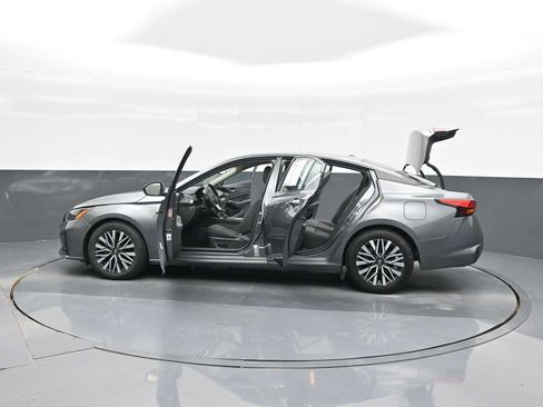 Used 2024 Nissan Altima 2.5 SV image 39