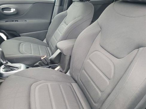 Used 2021 Jeep Renegade Latitude w/ Sun & Sound Group image 11