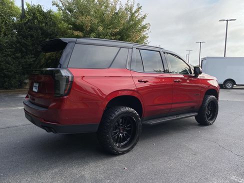 Used 2025 Chevrolet Tahoe High Country AWD/4WD image 9