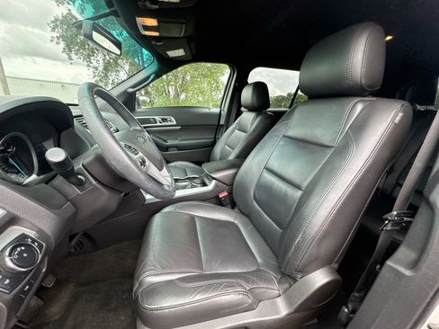 Used 2015 Ford Explorer XLT w/ Equipment Group 202A AWD/4WD image 11