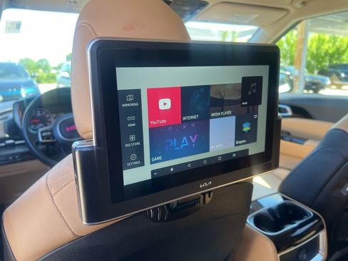 Used 2022 Kia Carnival EX FWD image 10