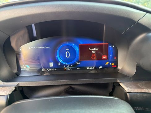 Used 2022 Ford Explorer Platinum w/ Equipment Group 601A AWD/4WD image 32