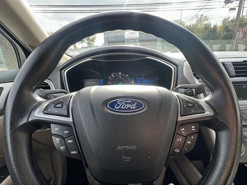Used 2018 Ford Fusion SE image 13