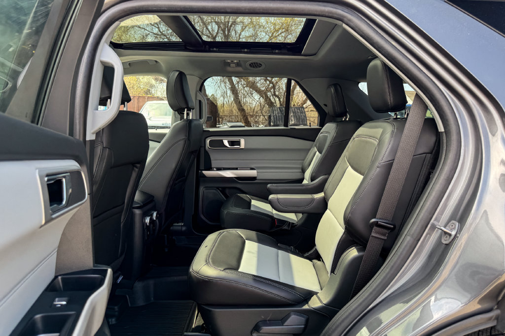 Certified 2022 Ford Explorer XLT w/ Equipment Group 202A AWD/4WD image 19