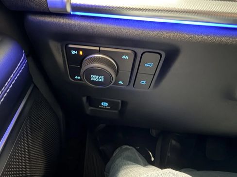 Used 2025 Ford Expedition Platinum AWD/4WD image 43