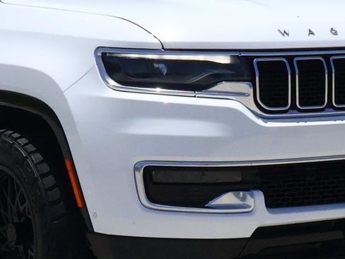 Used 2024 Jeep Wagoneer L 4WD w/ Premium Group I image 9