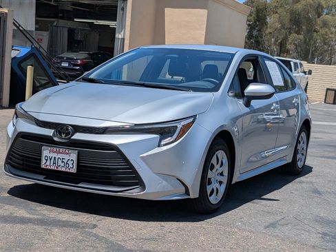 Used 2026 Toyota Corolla LE w/ Carpet Mat Package (TMS) FWD image 11